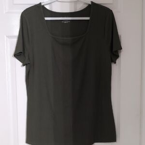 Time and Tru Dark Olive Short Sleeve Tee